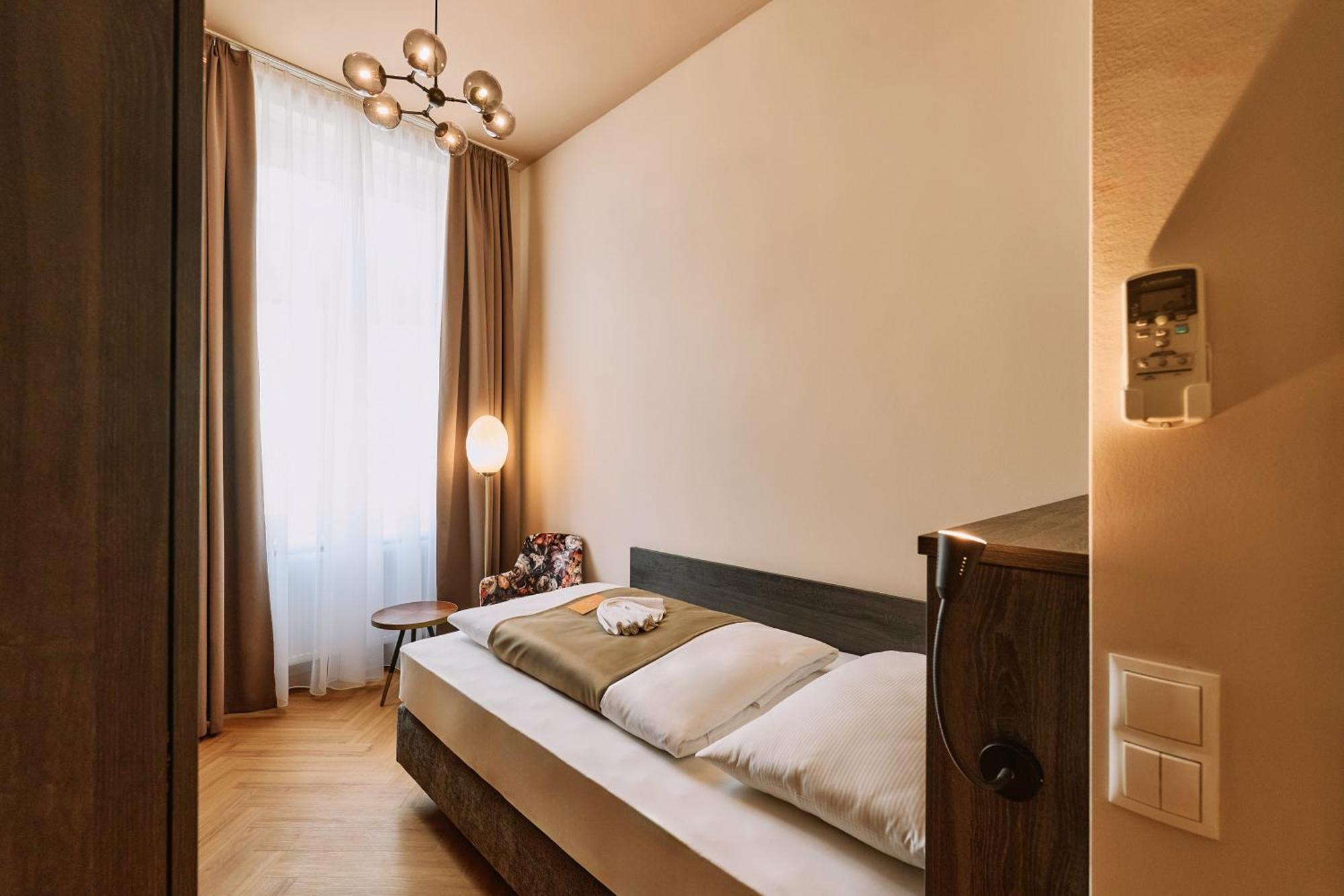 Superior Single Room,1597542581:JPEG
